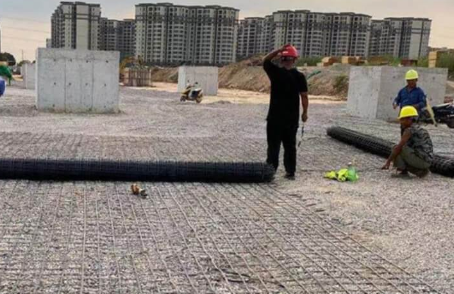 华池土工格栅铺设前地基要怎么处理？